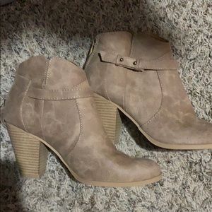 Qupid Taupe Booties Size 7